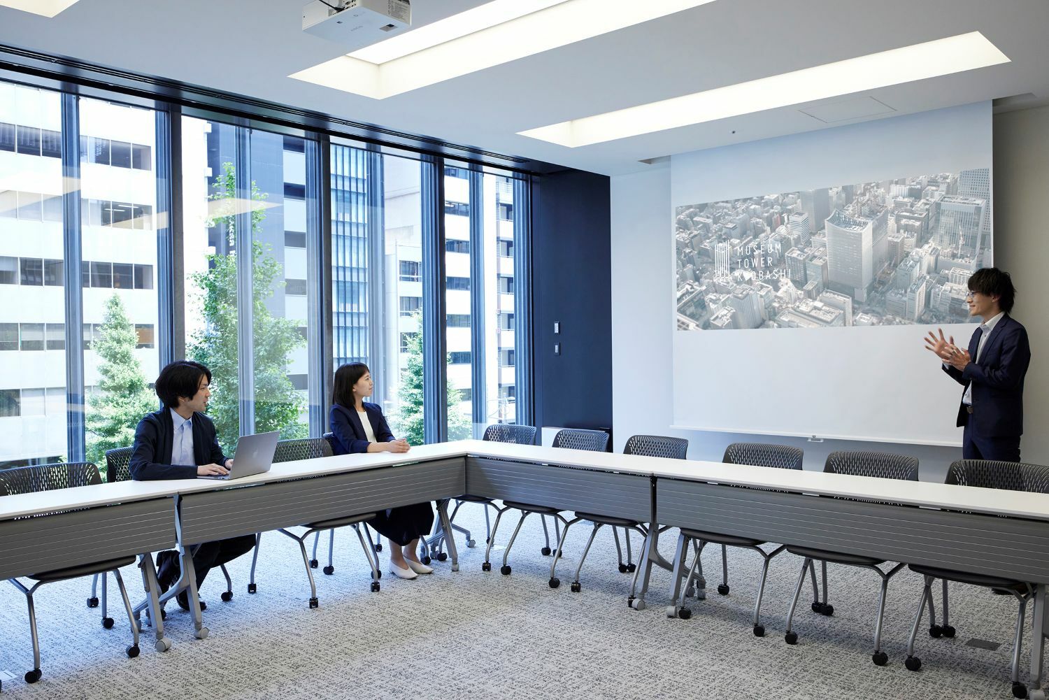 共有部_会議室。会議、面接などに利用できます。※画像はイメージです。
