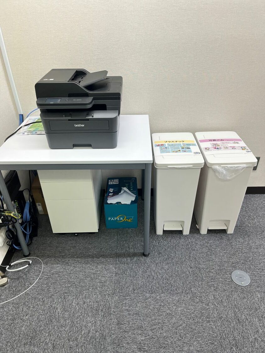 その他_複合機。1日20枚(白黒)まで無料で利用できます。