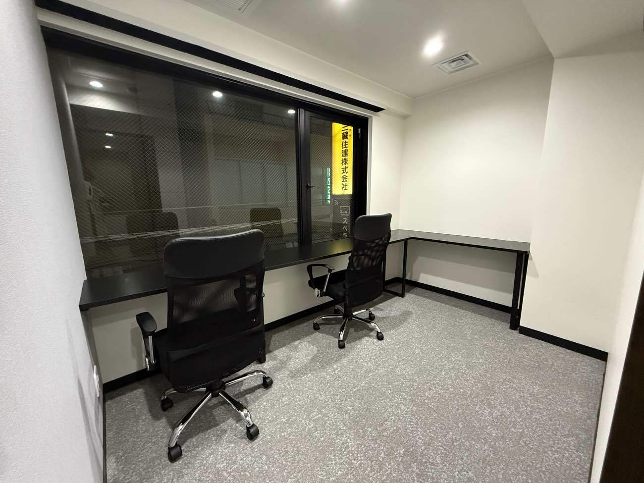 専有部_個室。自然光が入る窓ありのお部屋もあります。