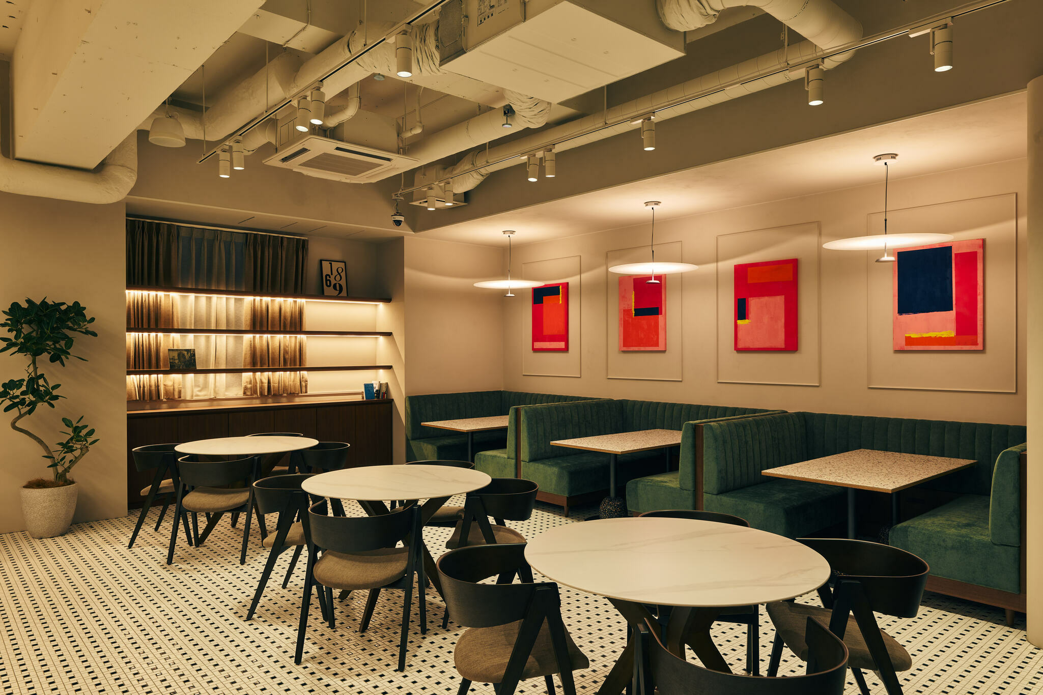 共有部_ラウンジ。気分に合わせて席を選択できます。