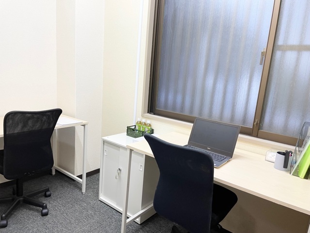 専有部_個室。家具、インターネット環境完備です。
