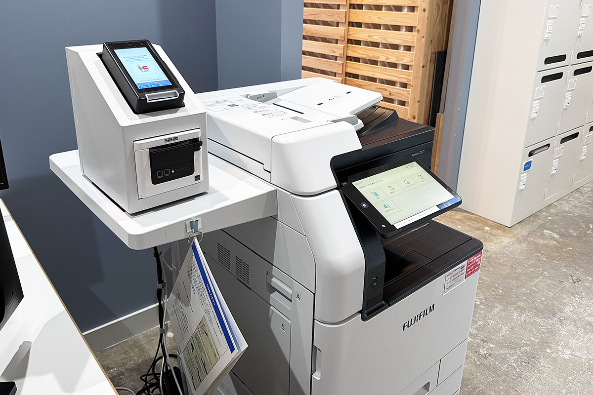 複合機_PayPayまたは交通系ICでタッチ決済ができる複合機をご用意しています。 カラーは44円、モノクロは11円と、必要なときに手軽にご利用いただけます。