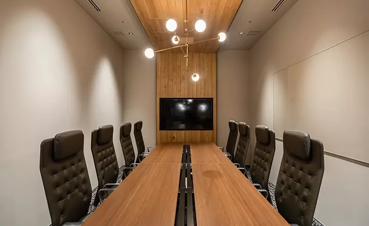 共有部_会議室。来客対応や打ち合わせ、大切な商談におすすめです。※画像はイメージです。ⒸH1O