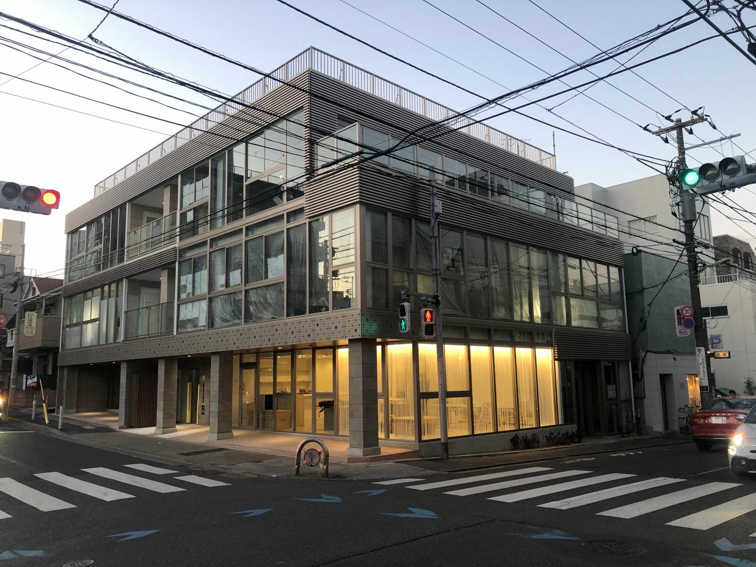 外観_自由が丘駅から徒歩７分に位置しています。