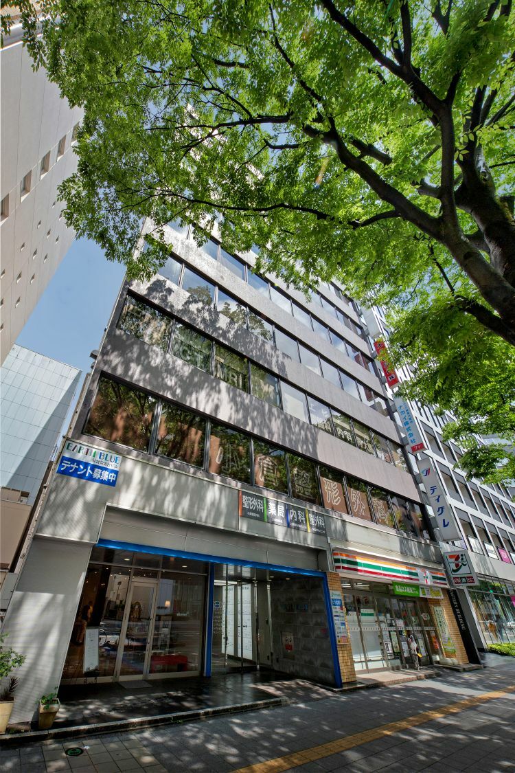 外観_北四番丁駅から徒歩3分の場所にあります。