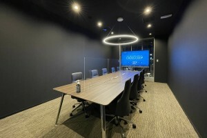 共用部_会議室。ラグジュアリーな会議室は無料でご利用いただくことが可能です。