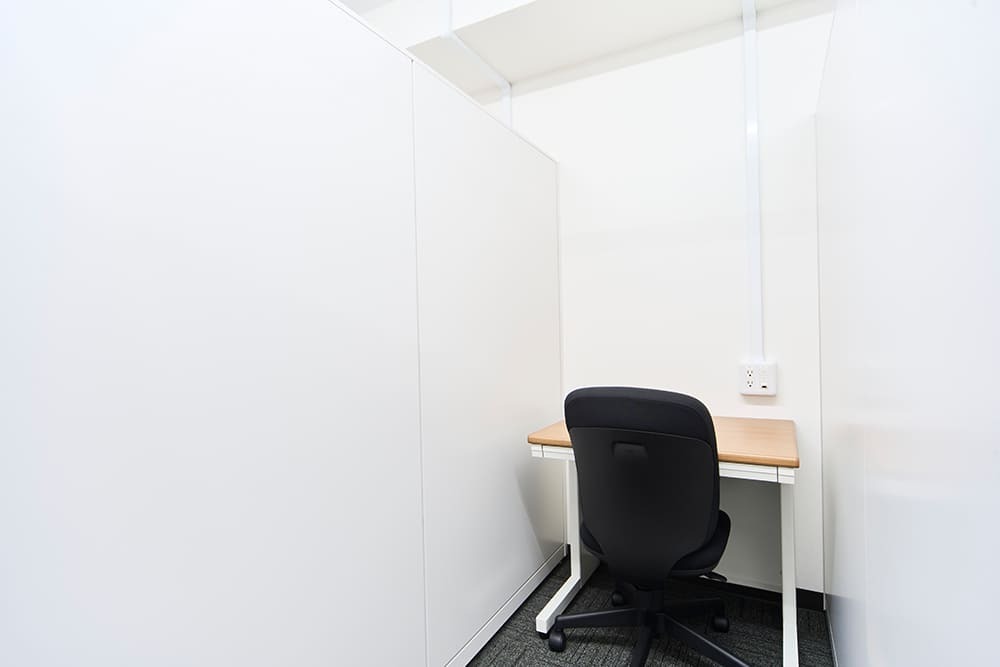 専有部_ブース個室。パーテーションで区切られた1名用の部屋です。