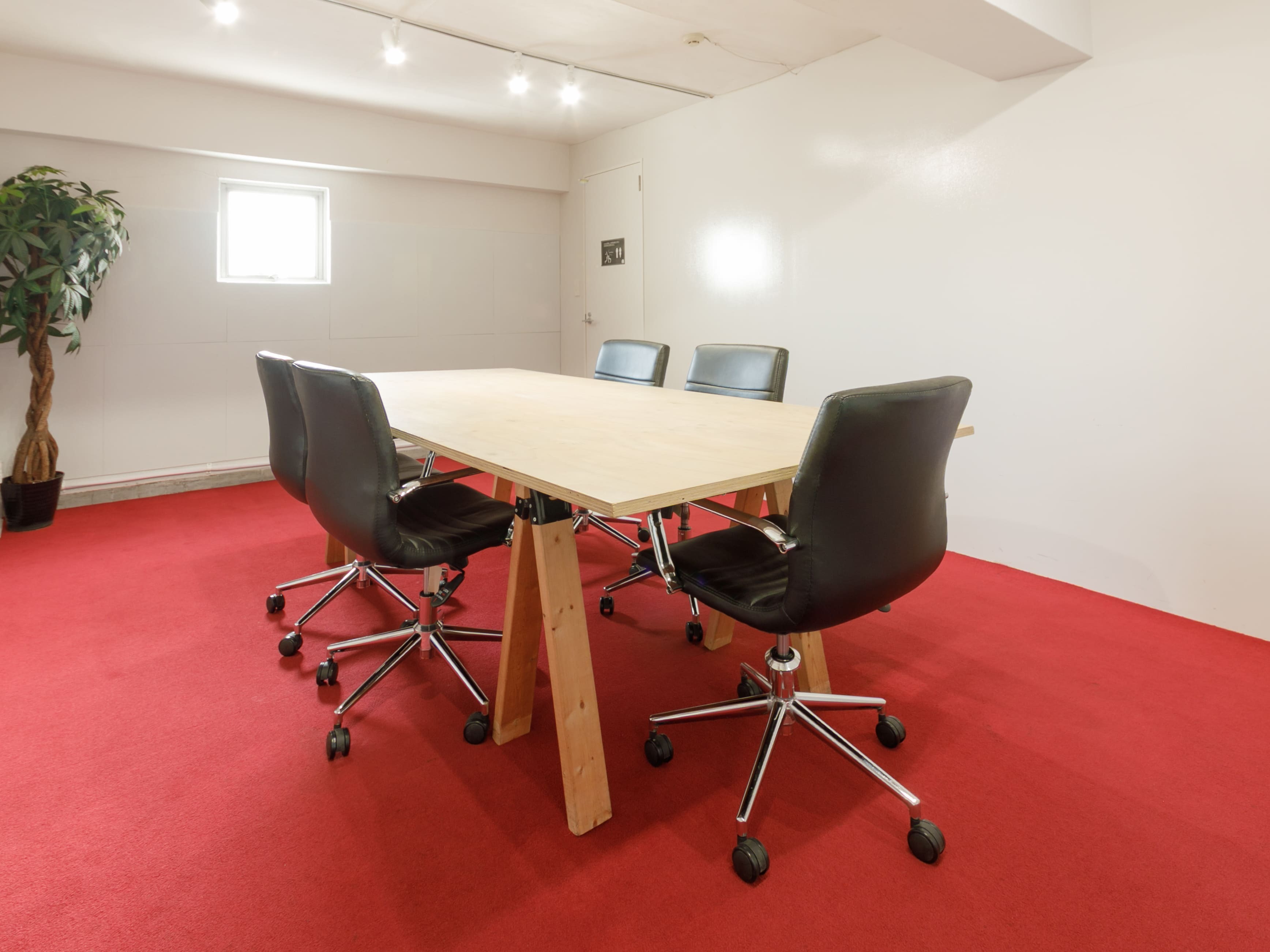 会議室も利用可能です。