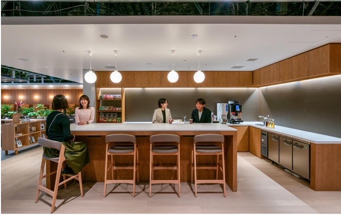 共有部_カフェスペース。フリードリンクには、カフェインレスコーヒーもあります。
