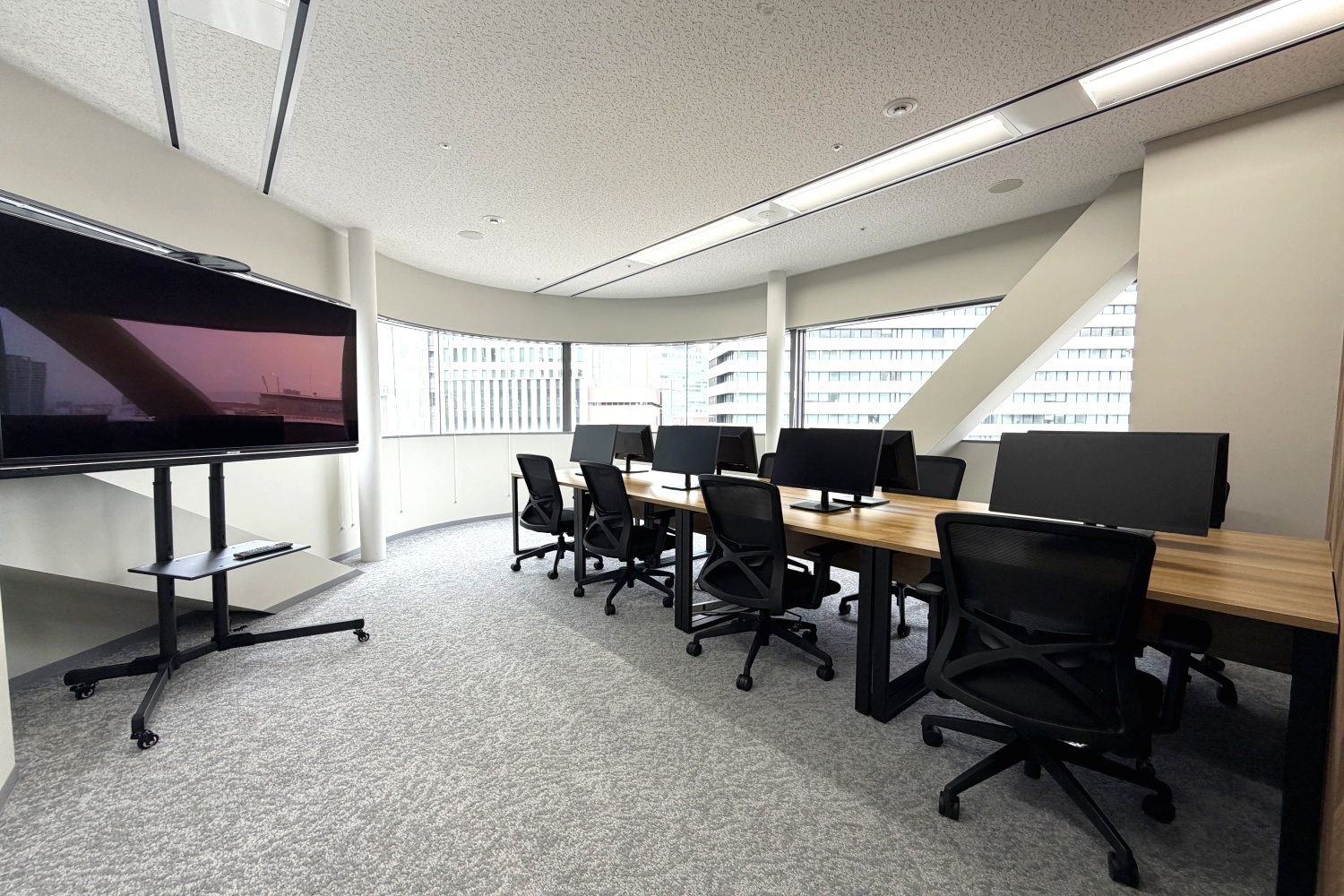 専有部_個室。家具、インターネット環境完備です。
