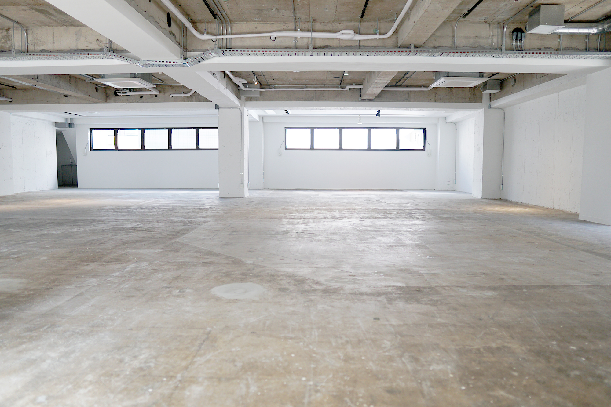 個室_4F。企業のオリジナリティに合わせてカスタマイズ可能な空間となっています。