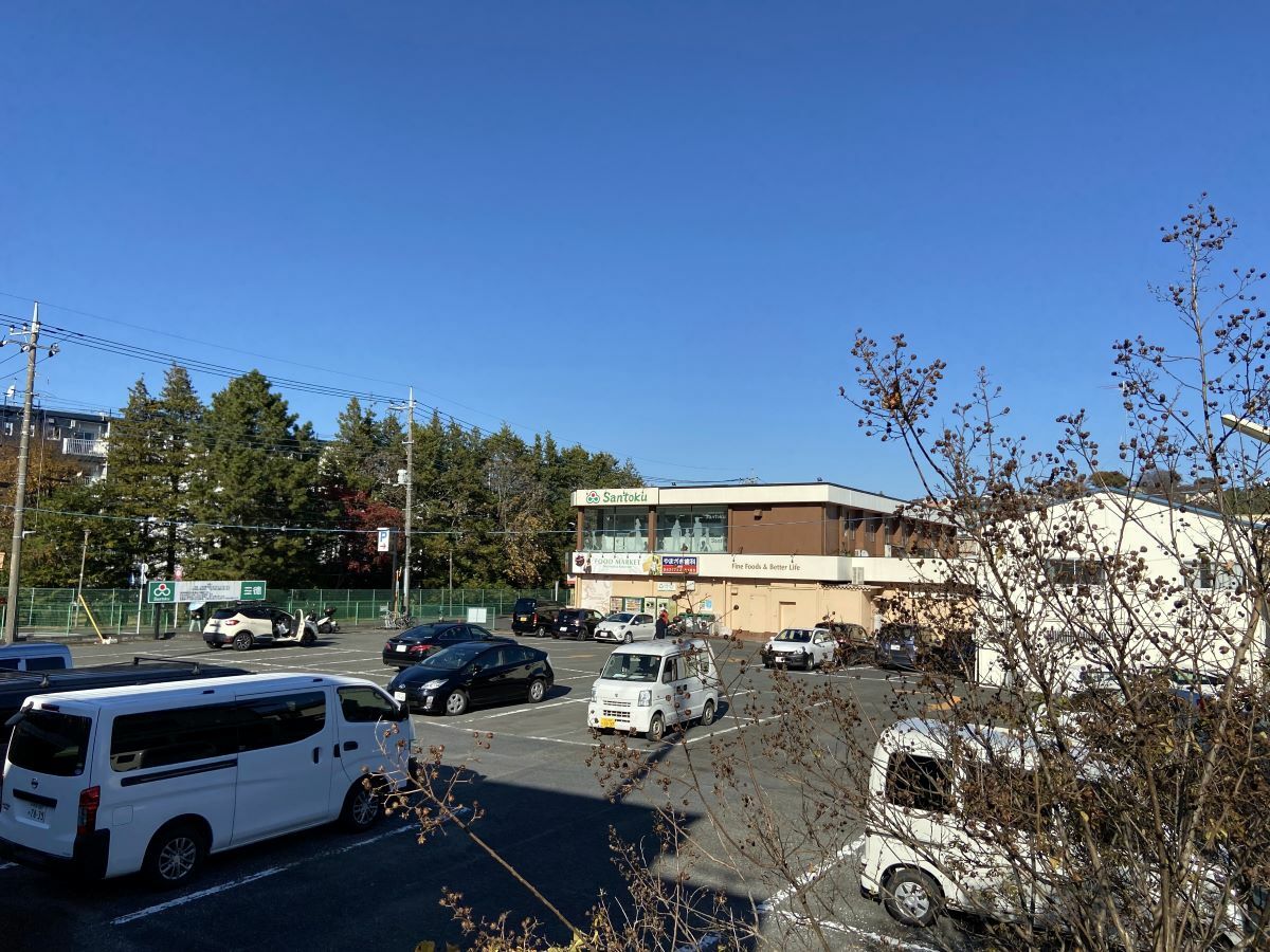駐車場建物外観