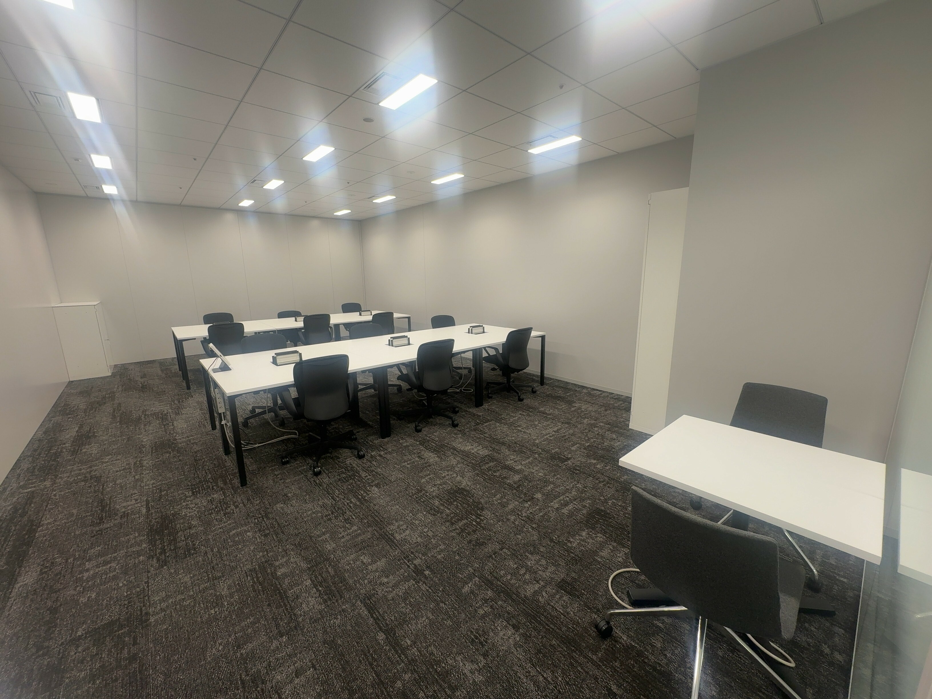 専有部_個室。6~16名用の個室を用意しています。