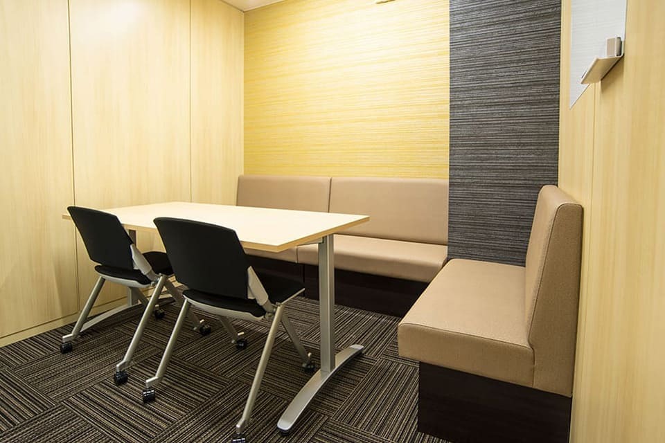共有部_会議室。会議、面接などに利用できます。
