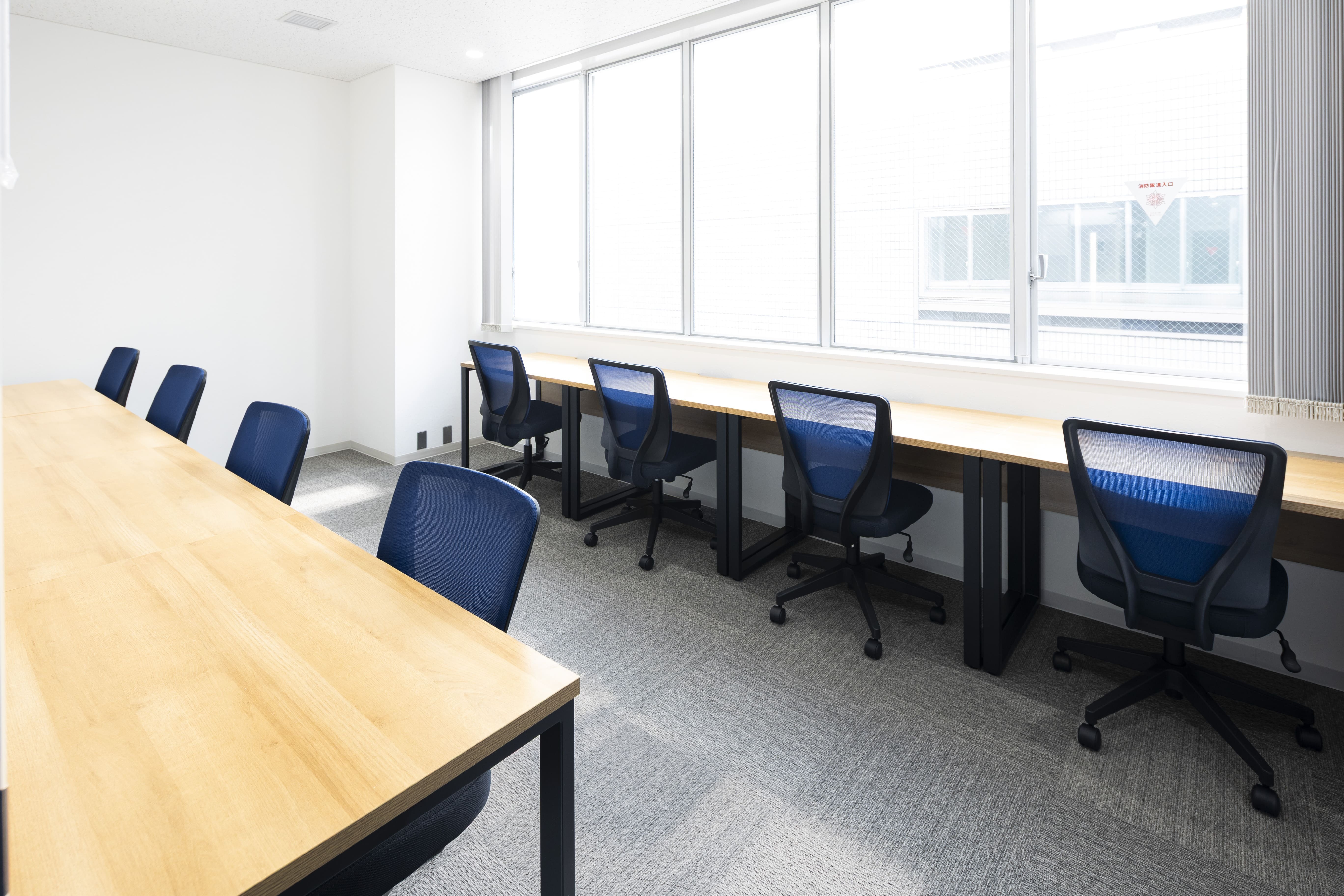 プライベートオフィス｜7名用の完全個室・家具付きオフィス。初期費用を抑えつつ、専有部を手軽に持つことができます。