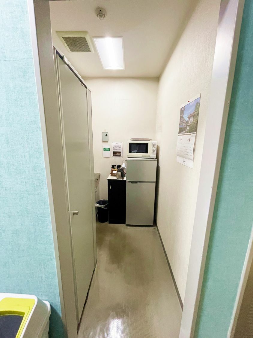 共有部_給湯室。電子レンジが利用できます。