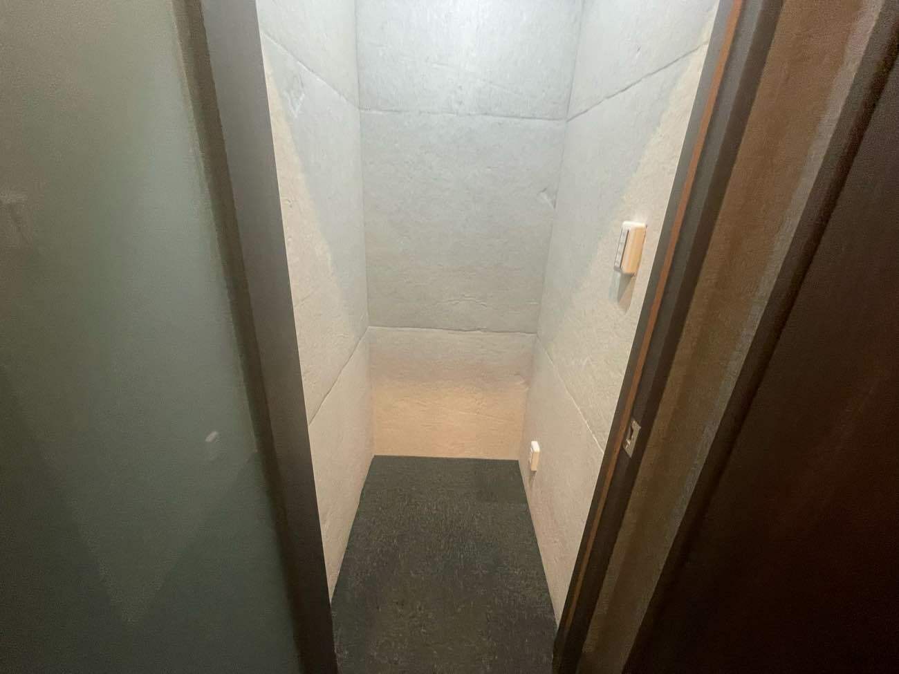 共有部_フォンブース。電話の際に利用できるブースもあります。