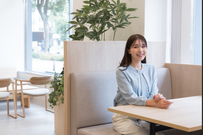 明るく開放的なラウンジです。