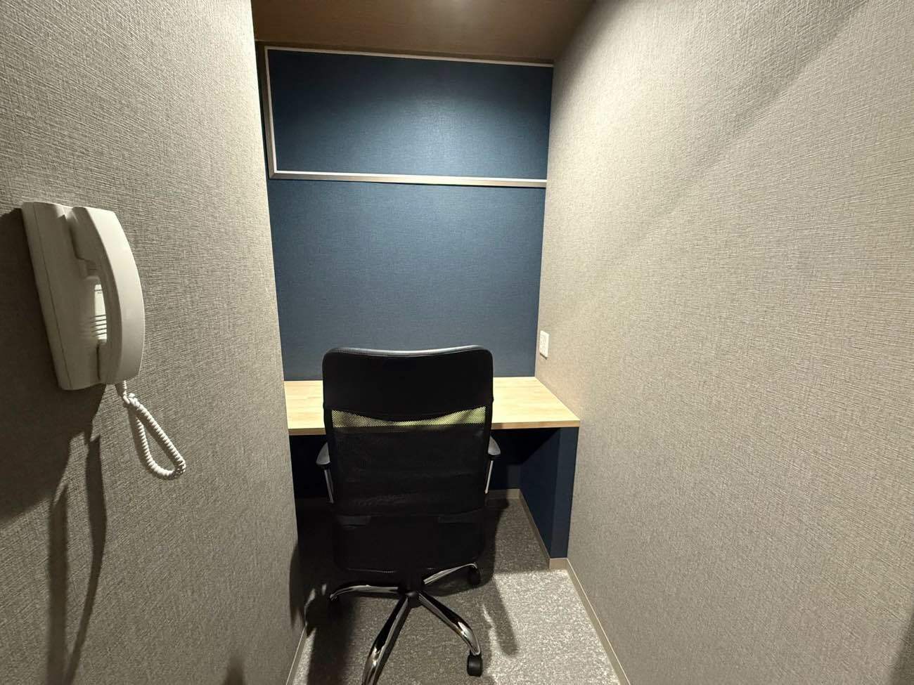 専有部_個室。家具、インターネット環境完備です。