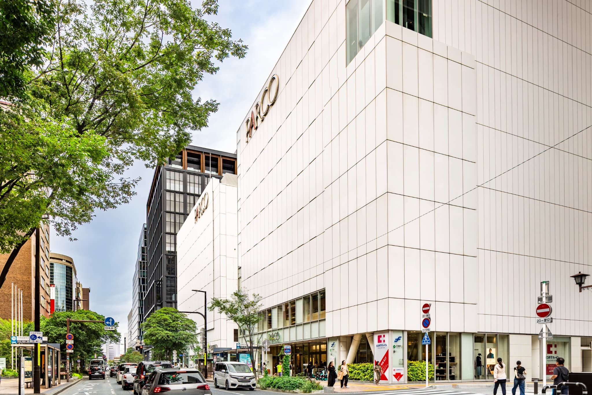 外観｜地下鉄「天神」駅とビル直結。福岡パルコ新館5Fに位置しているので、県外からのゲストを招く際にも分かりやすく安心です◎