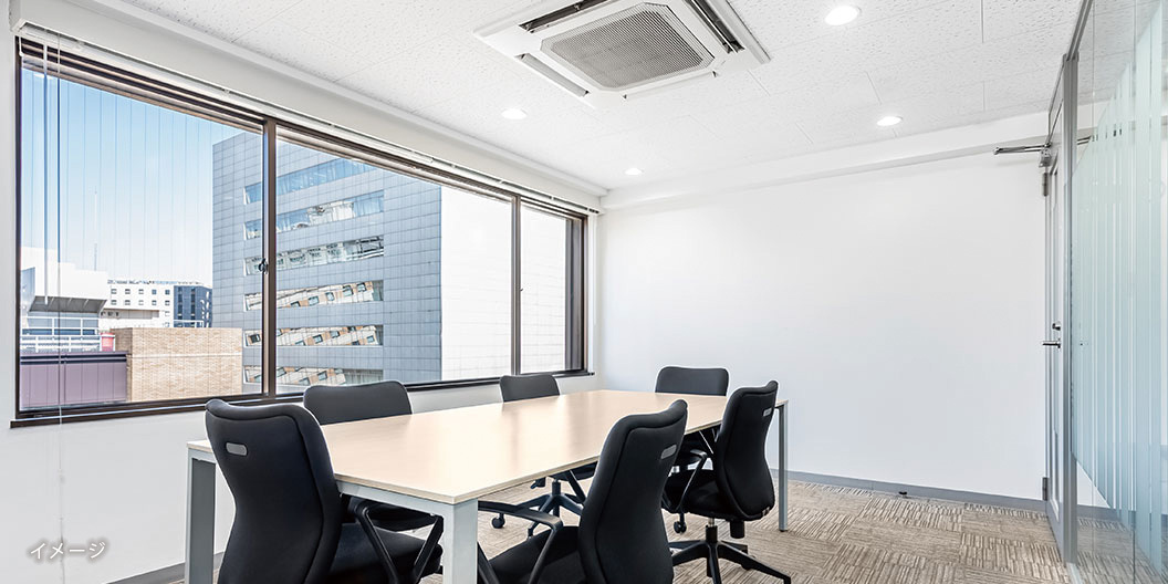 共有部_会議室。会議、面接、取材、セミナーなど様々なシーンで活用できます。※画像はイメージです。©Regus