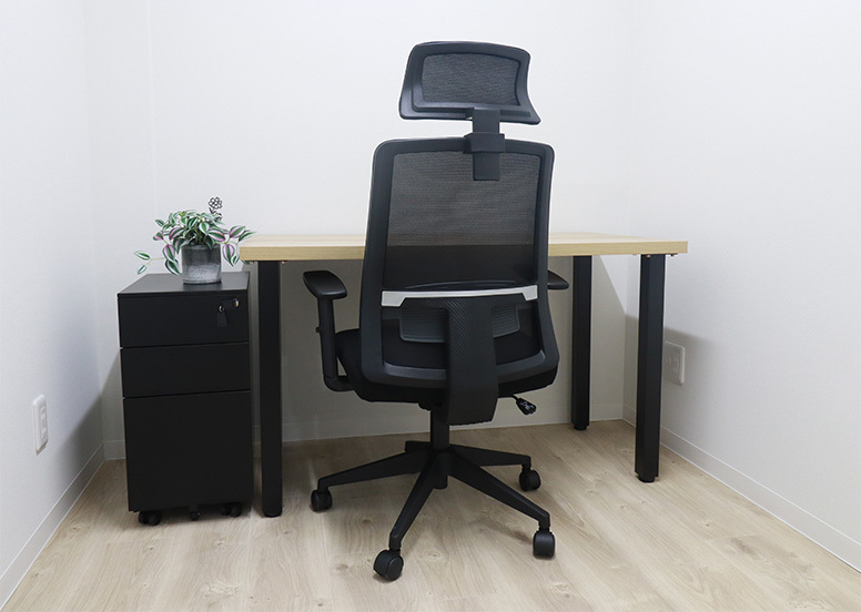 専有部_個室。家具、インターネット環境完備です。