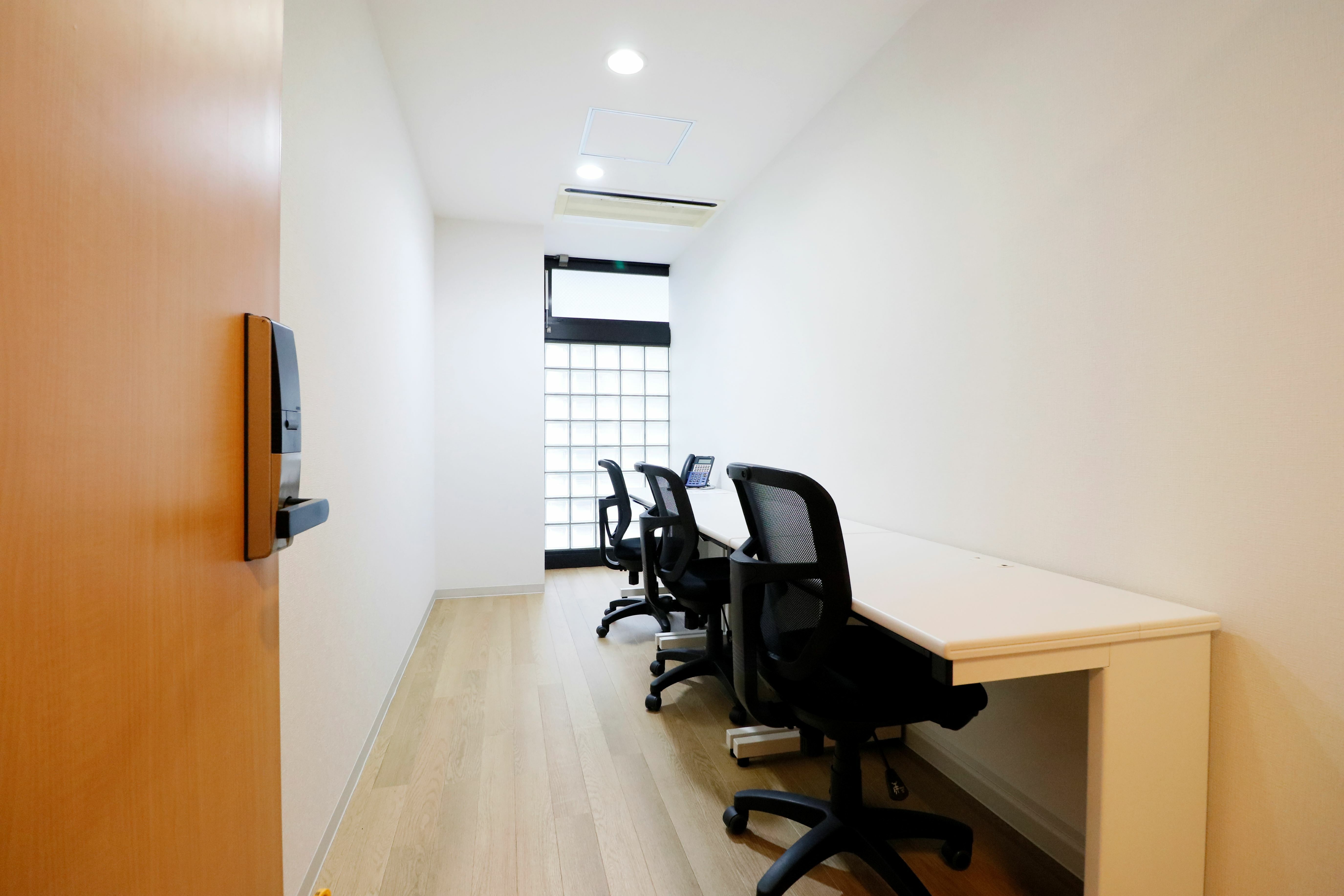 ３名用レンタルオフィス