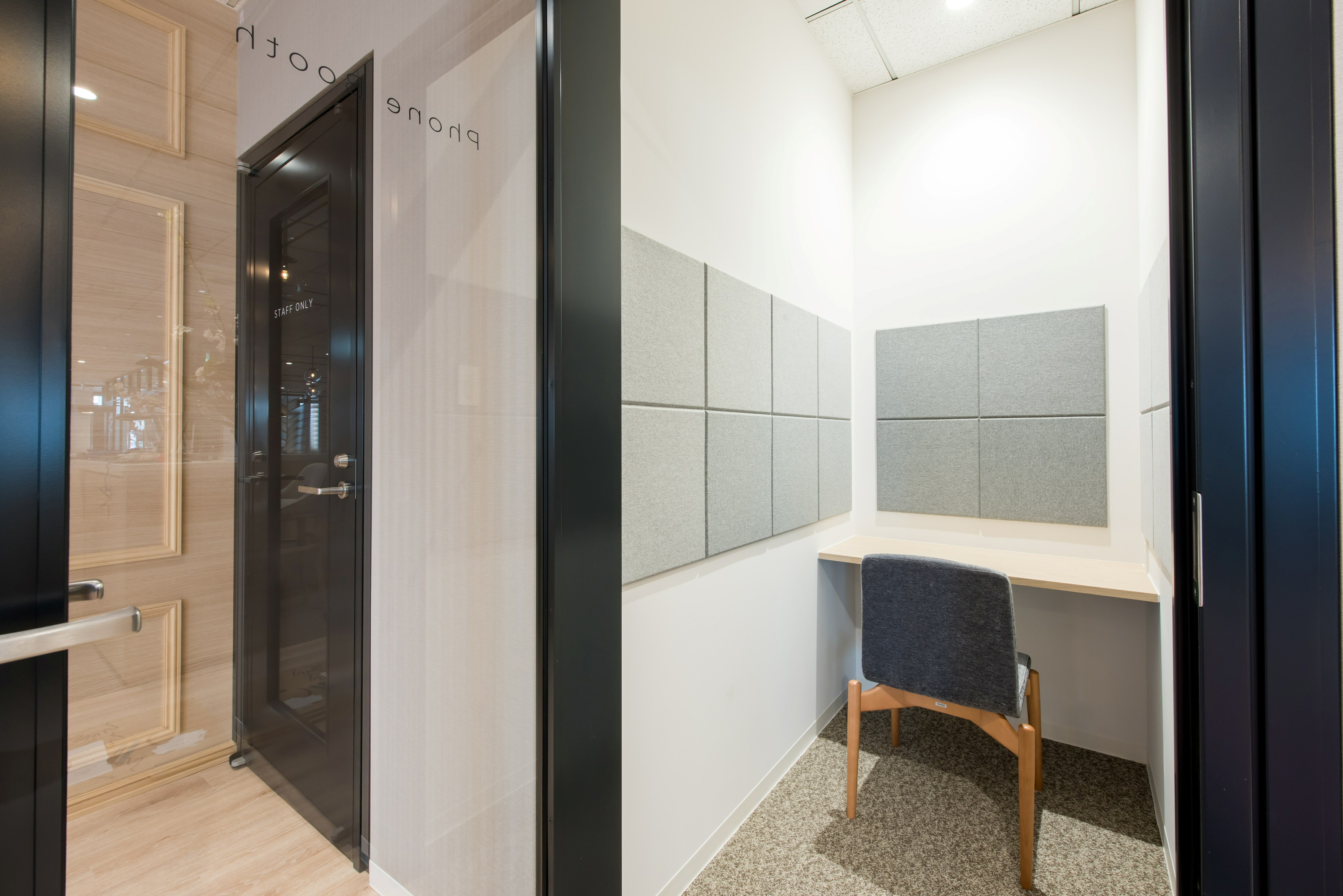 フォンブースも2部屋完備！