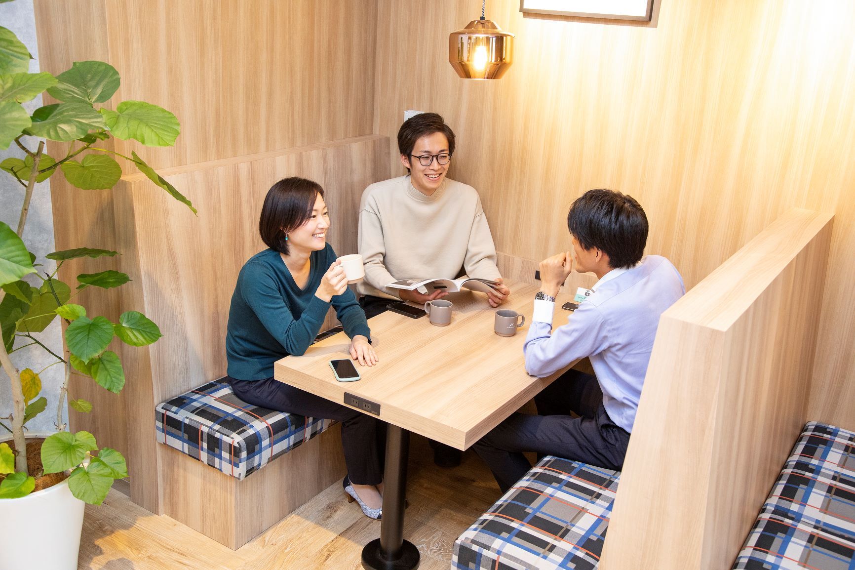 Resize_打ち合わせスペース_W1A5157