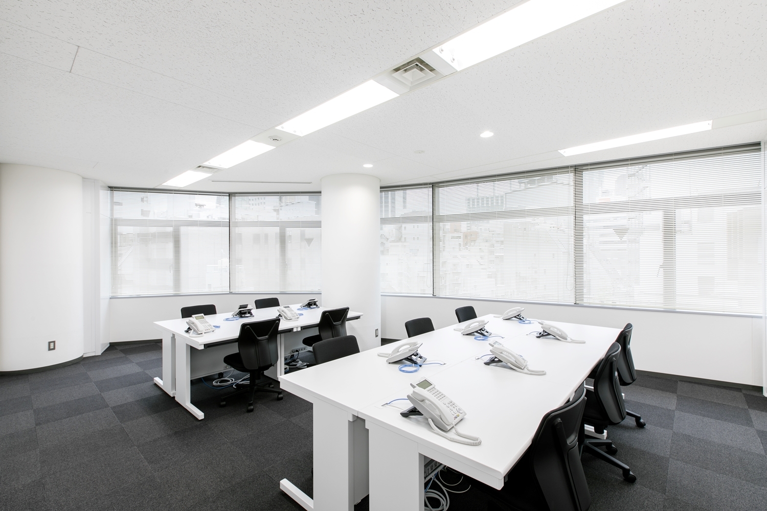 専有部_個室。2面窓の明るいお部屋です。