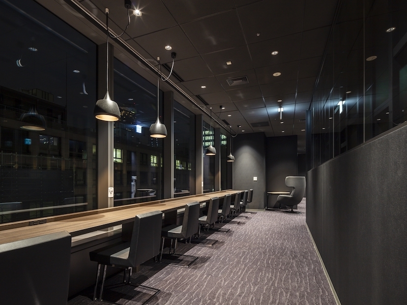 共用部_ラウンジ。気分転換の際や一人で集中したい時など自由にご利用いただくことが可能です。