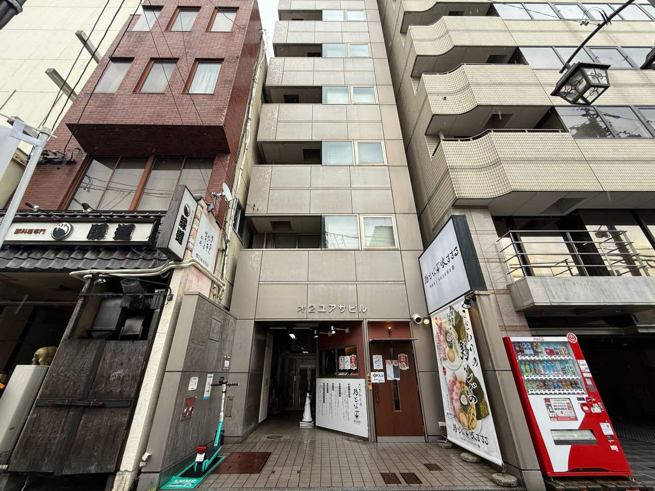 外観_国際センター駅から徒歩4分に位置しています。