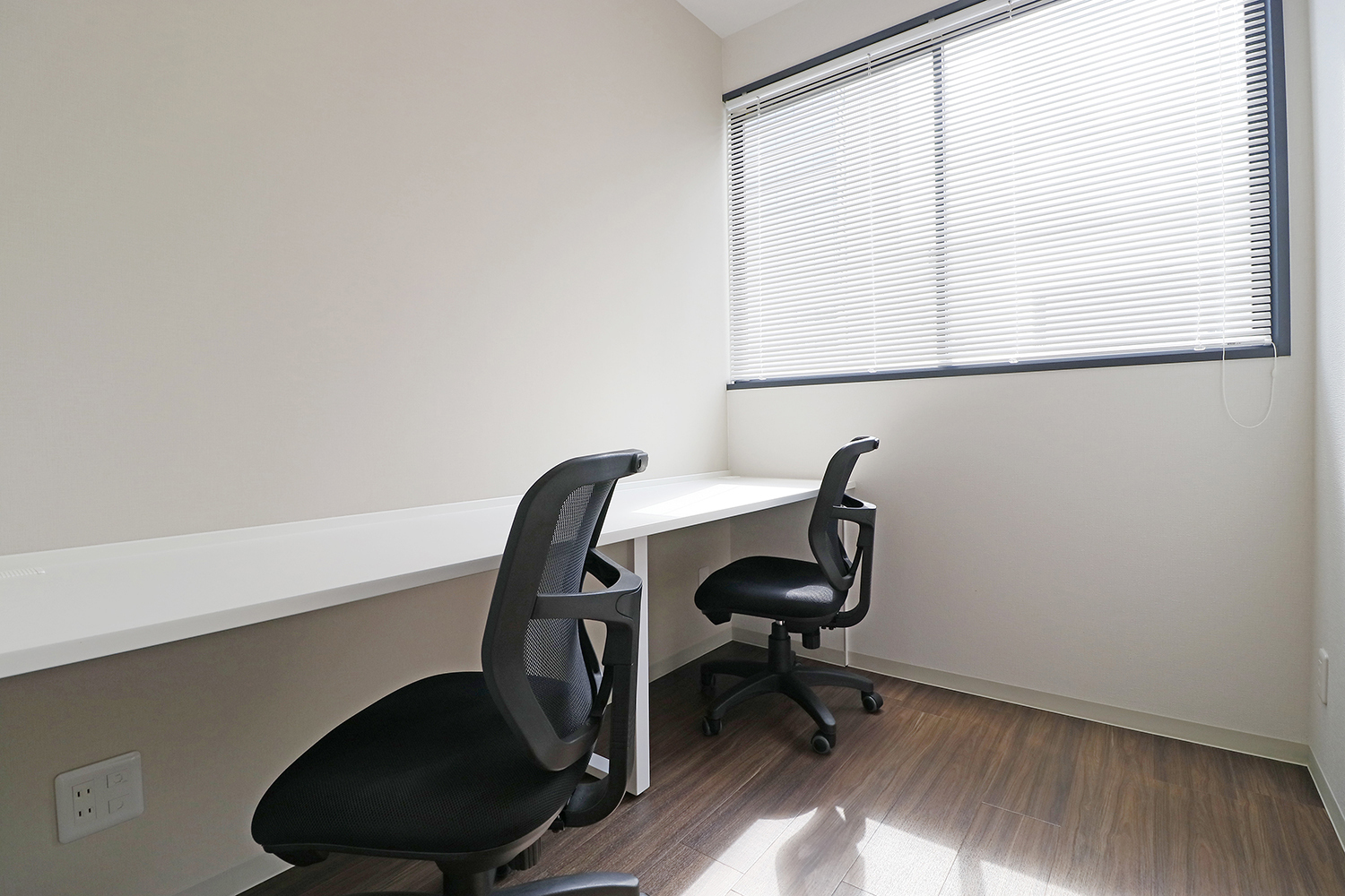 ２名用レンタルオフィス