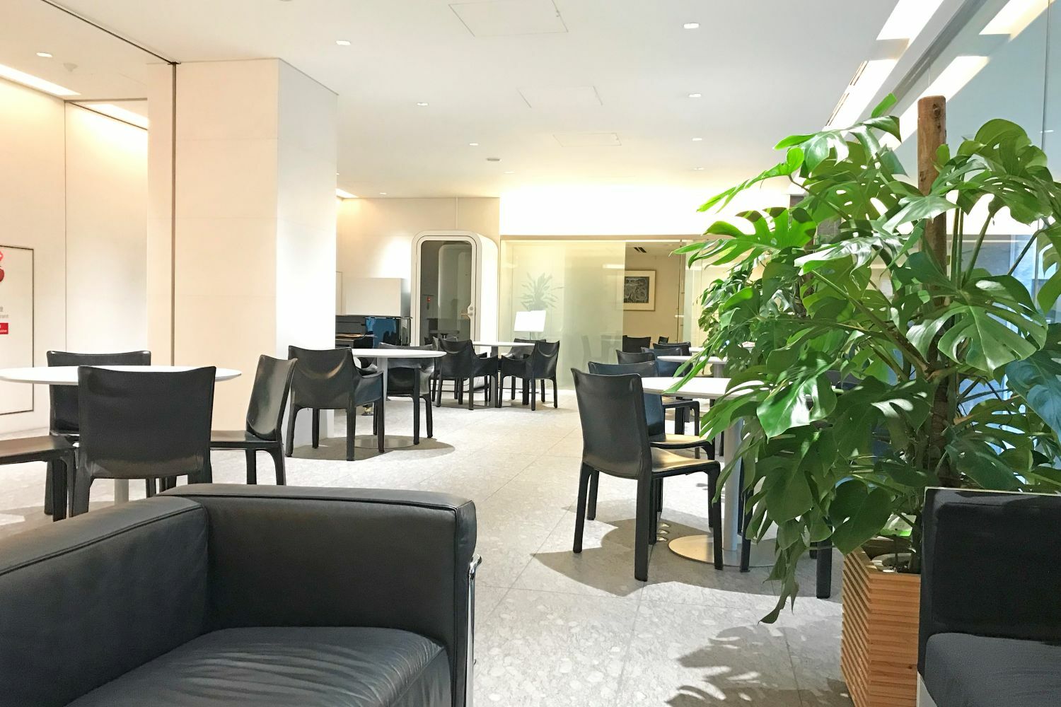 共有部_ラウンジ。気分を変えて仕事や来客などにも利用可能です。