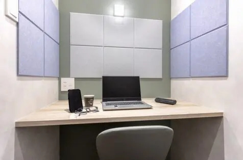 共有部_テレフォンブース。事前予約制（有料）※画像はイメージです。©bizcomfort