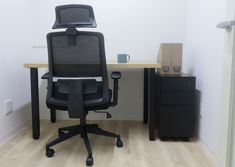 専有部_個室。家具、インターネット環境完備です。