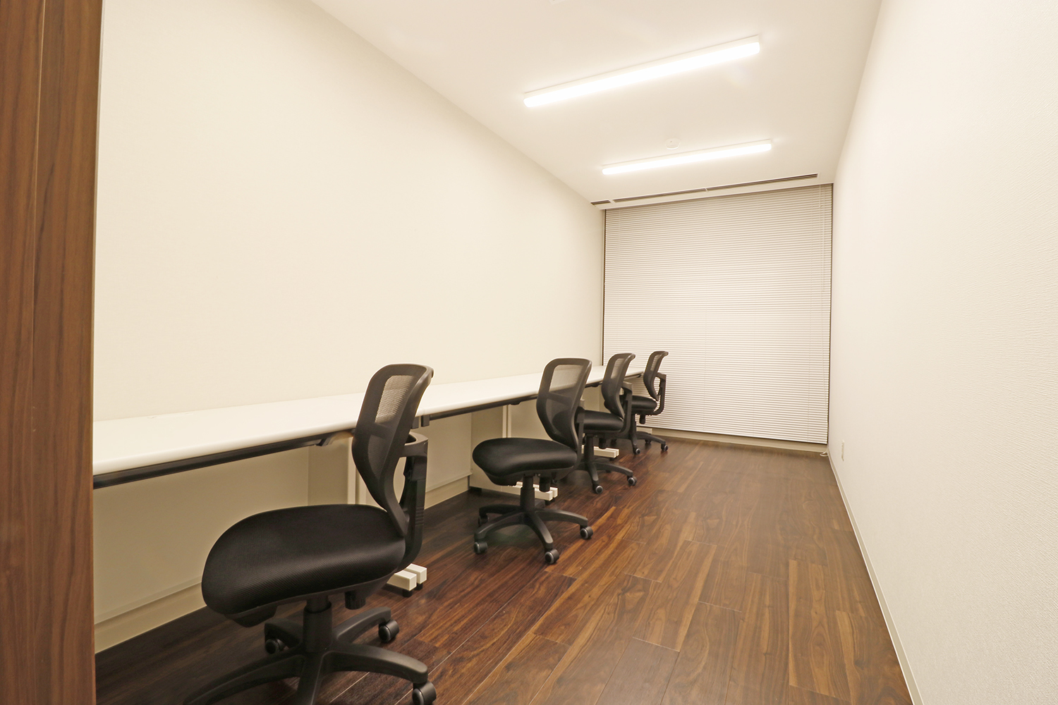 ４名用レンタルオフィス