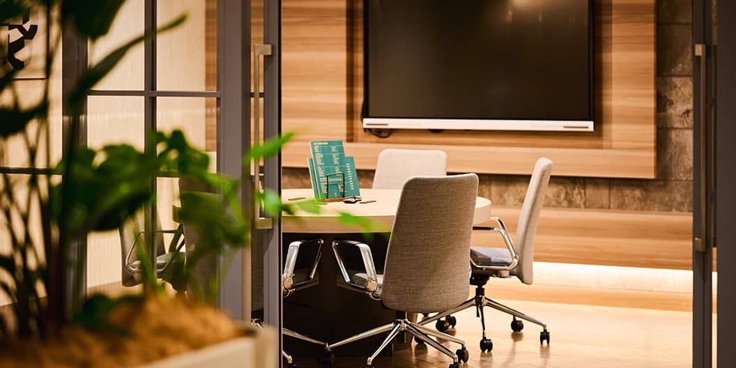 共有部_ラウンジ。ラウンジは24時間ご利用いただけます。※画像はイメージです。©Regus